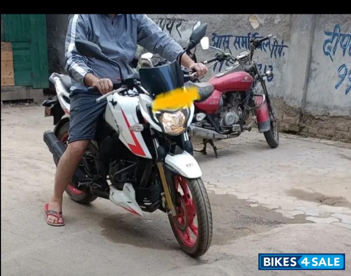 TVS Apache RTR 200 4V