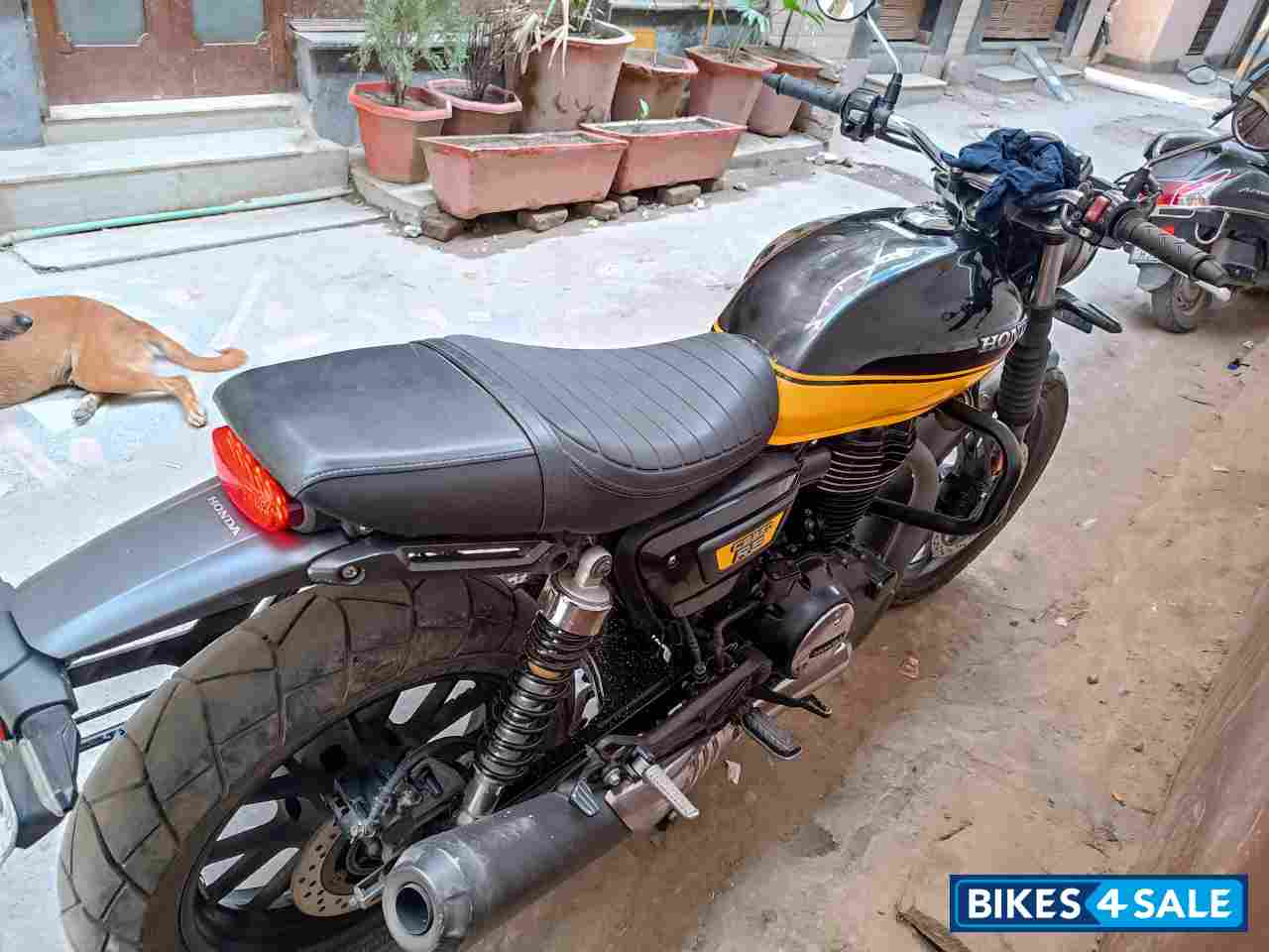 Black & Yellow Honda CB350RS