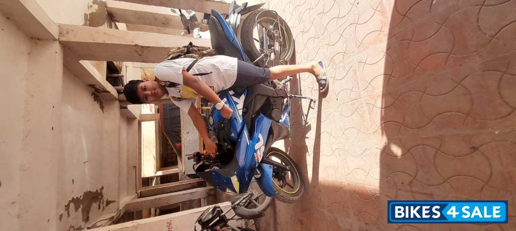 Blue Suzuki Gixxer SF