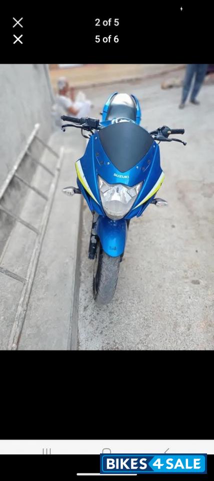 Blue Suzuki Gixxer SF