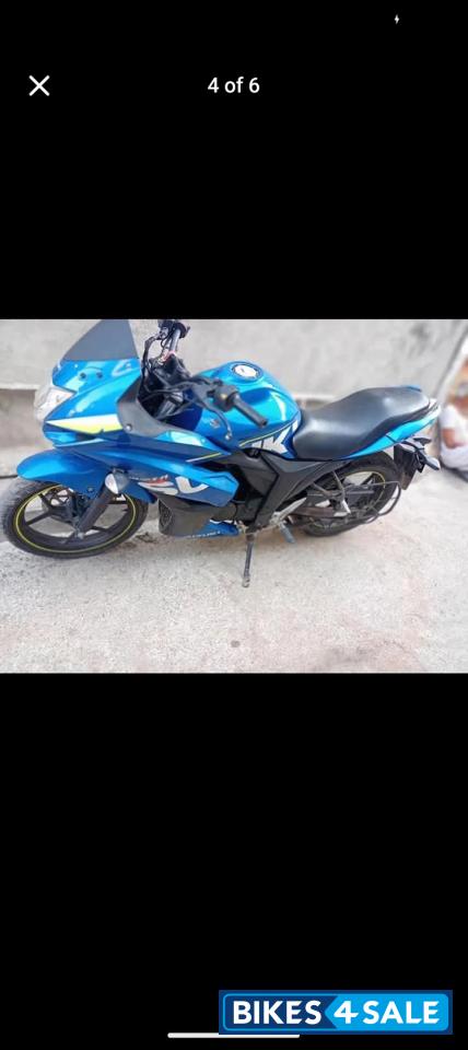 Blue Suzuki Gixxer SF