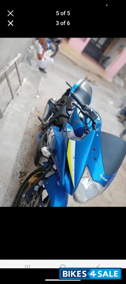 Blue Suzuki Gixxer SF