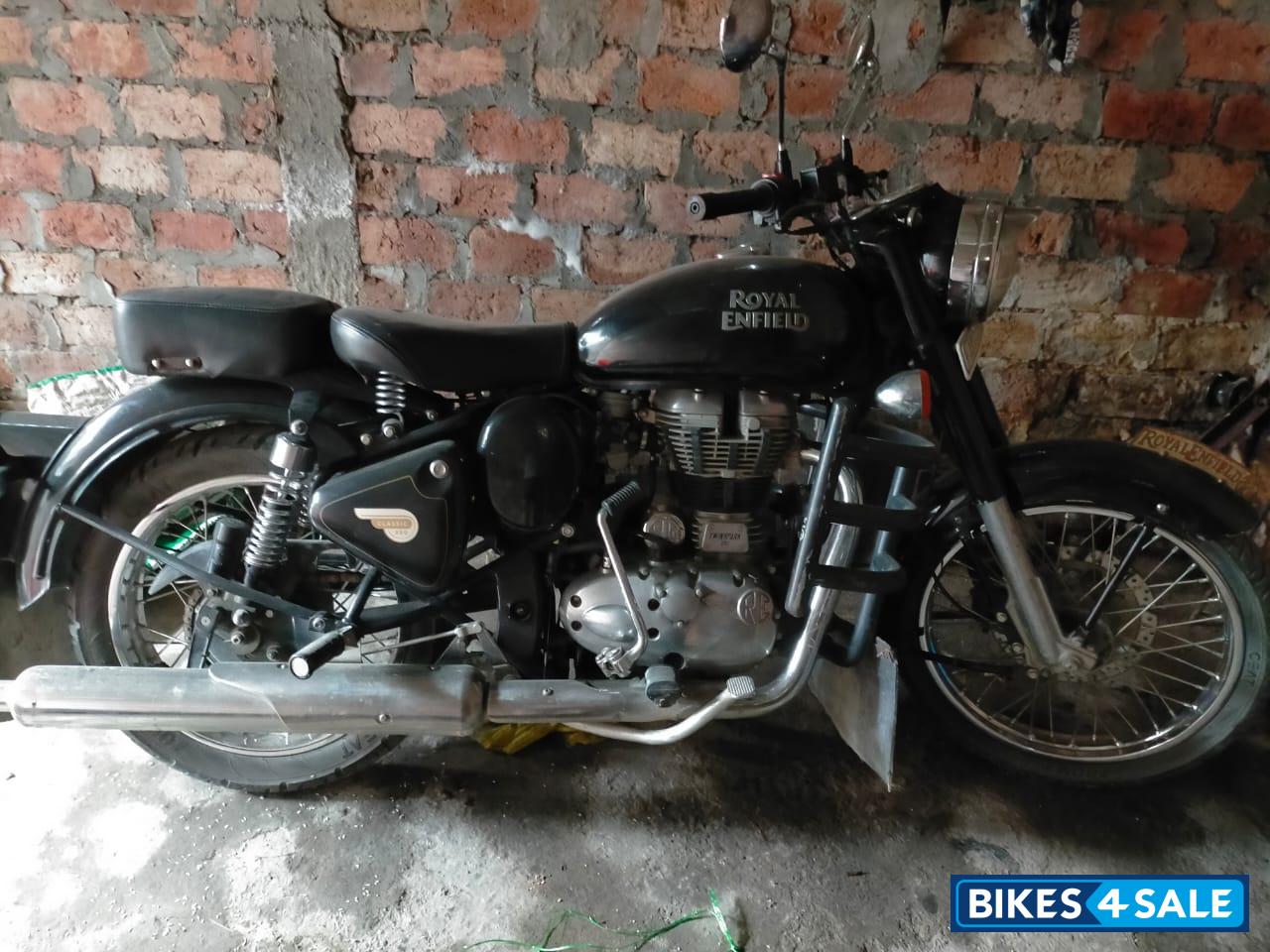 Black Royal Enfield Bullet Standard 350