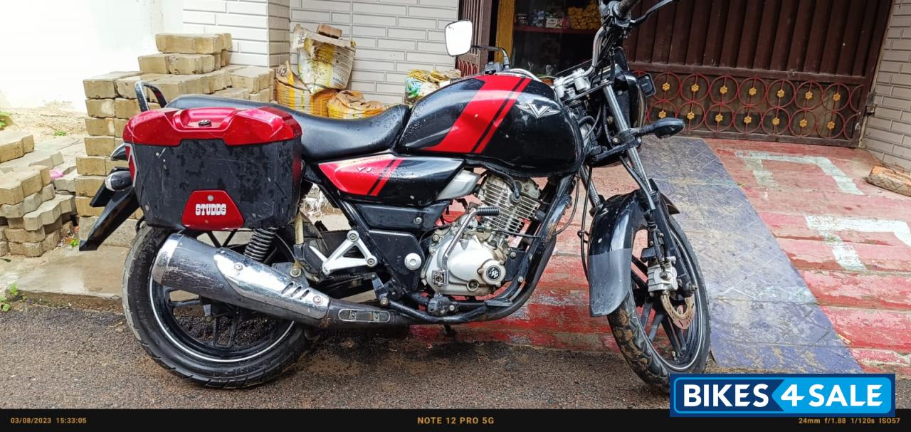 Bajaj V15