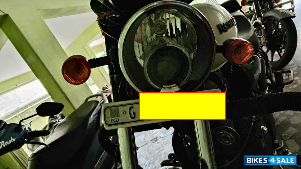 White Royal Enfield Thunderbird X 350