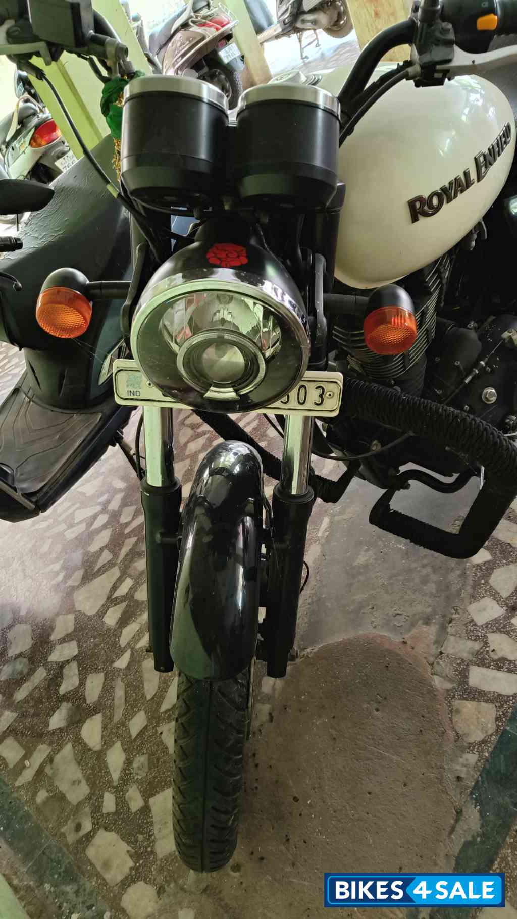White Royal Enfield Thunderbird X 350