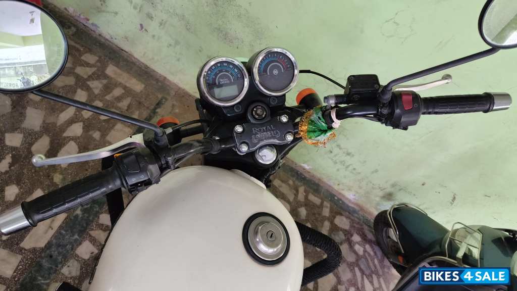 White Royal Enfield Thunderbird X 350