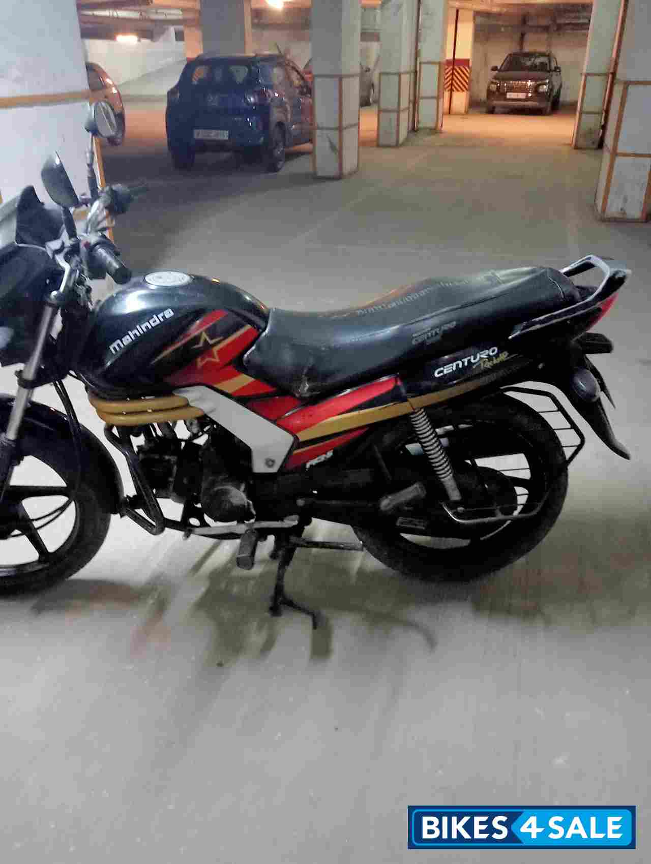 Black Mahindra Centuro Rockstar