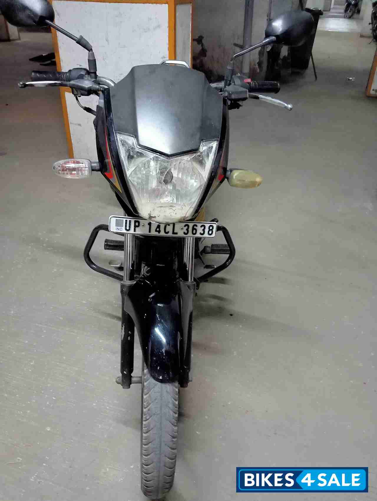 Black Mahindra Centuro Rockstar