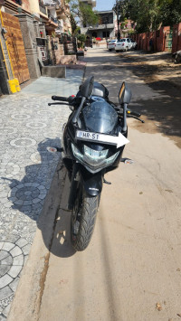 Black Suzuki Gixxer SF