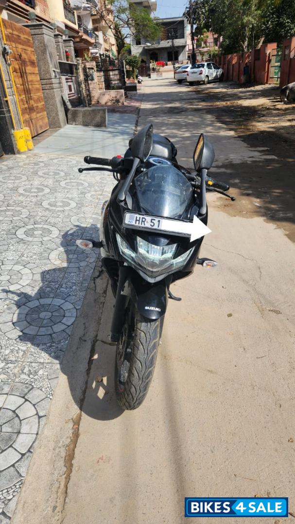 Black Suzuki Gixxer SF