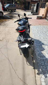 Black Suzuki Gixxer SF