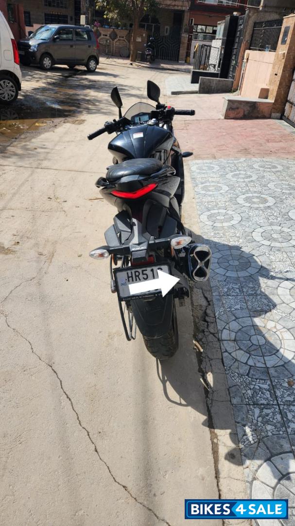 Black Suzuki Gixxer SF