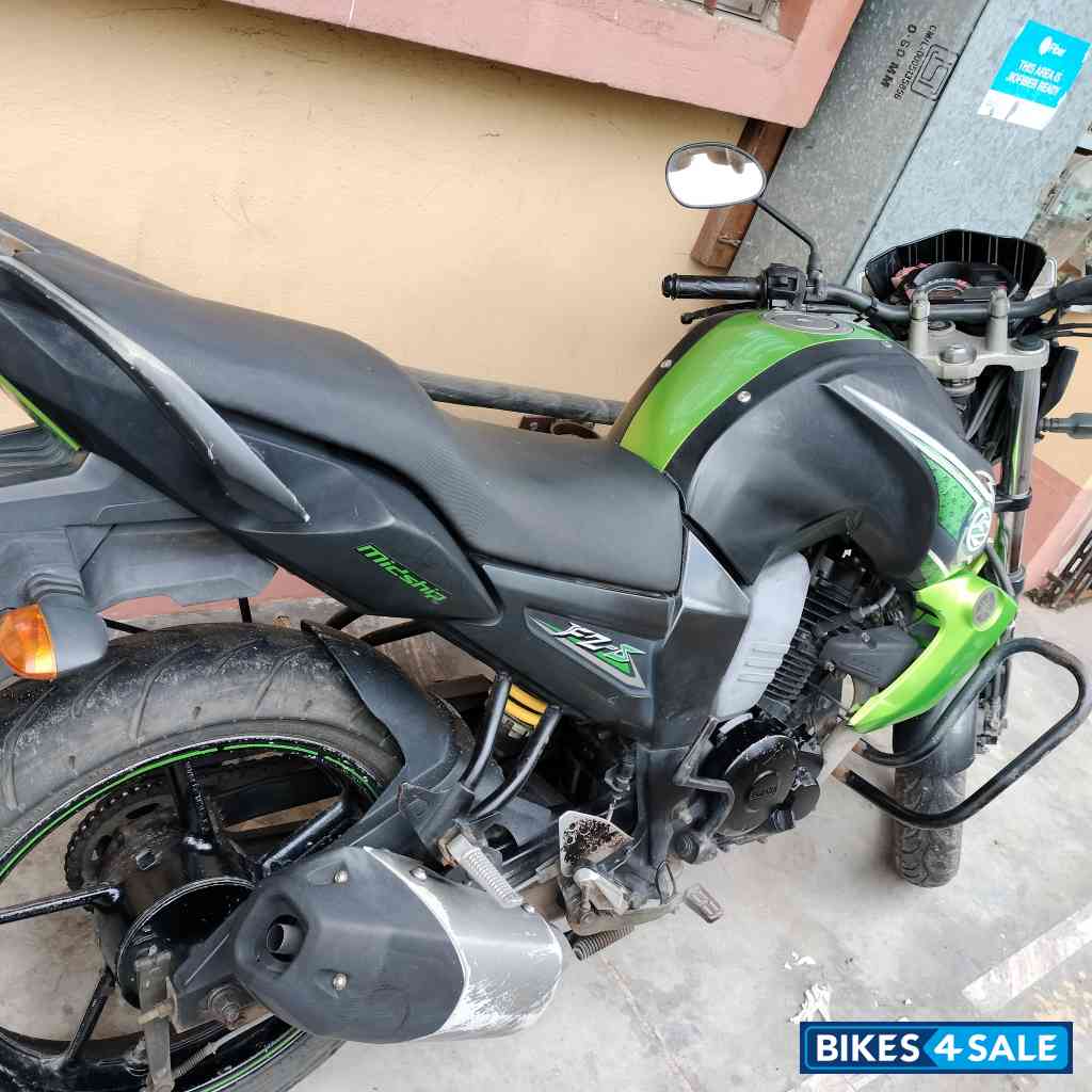 Green, Black Yamaha FZ-S Green, Black Yamaha FZ-S