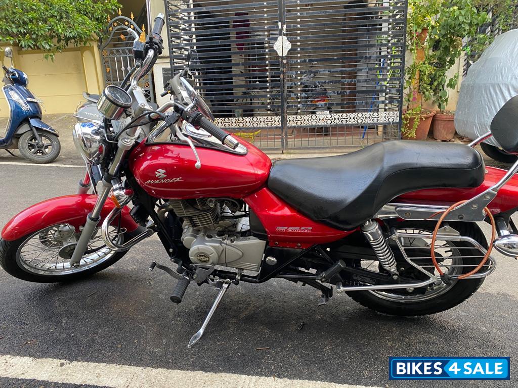 Bajaj Avenger 220 DTS-i