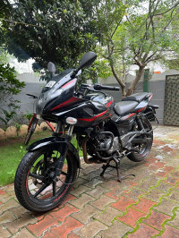 Black Bajaj Pulsar 220F