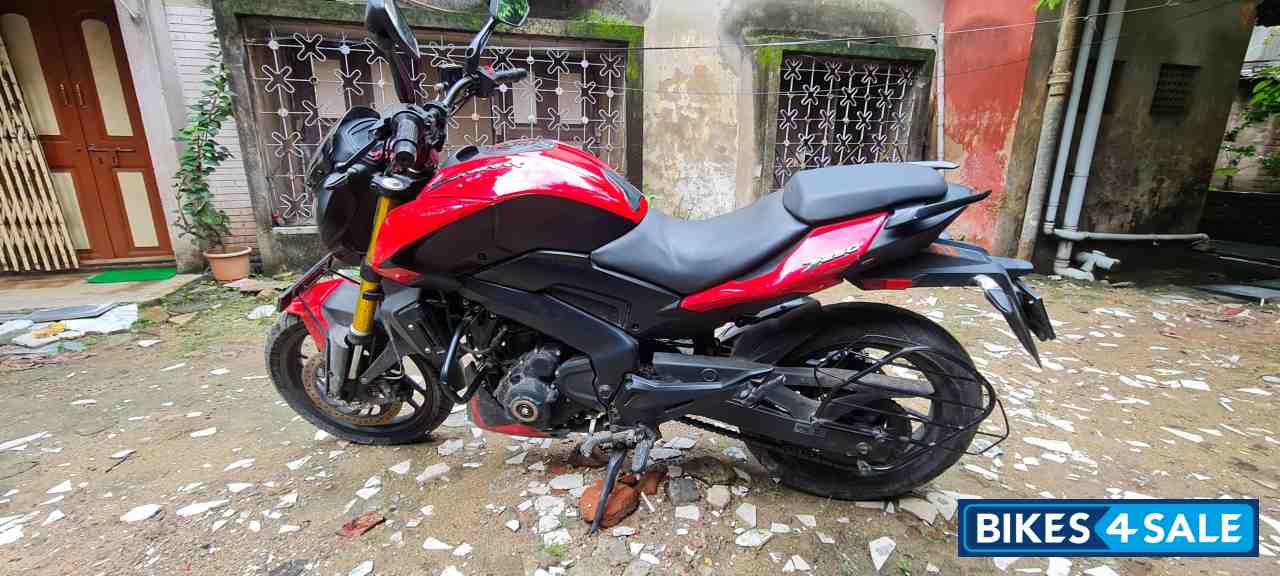 Canyon Red Bajaj Dominar 250
