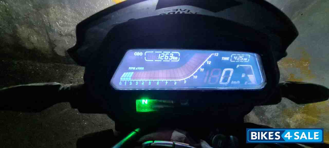 Canyon Red Bajaj Dominar 250