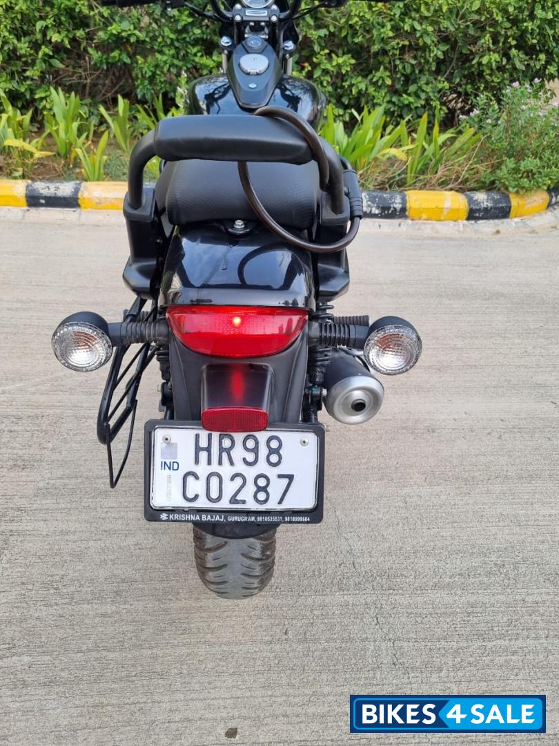 Black Bajaj Avenger Street 160 BS6