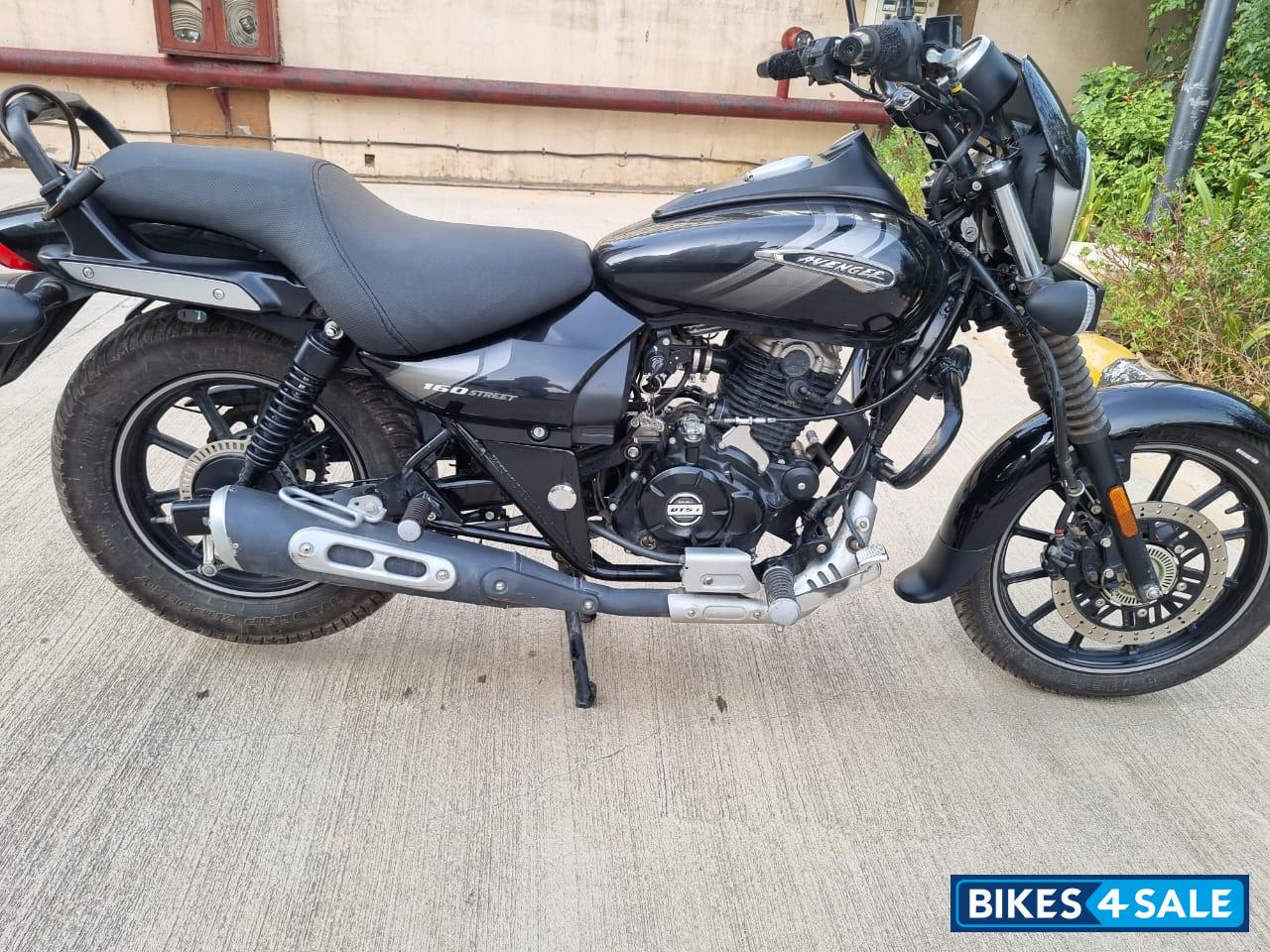 Black Bajaj Avenger Street 160 BS6