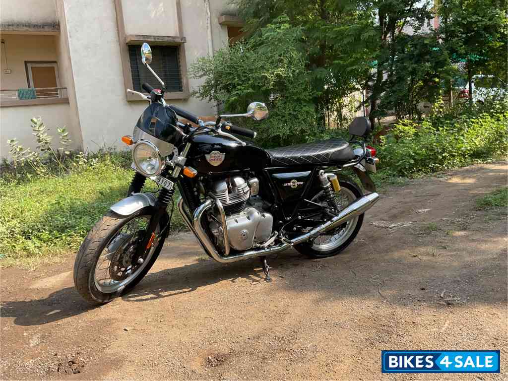 Black Royal Enfield Interceptor 650 Twin