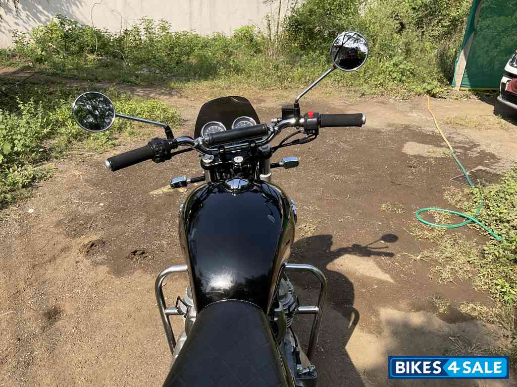 Black Royal Enfield Interceptor 650 Twin