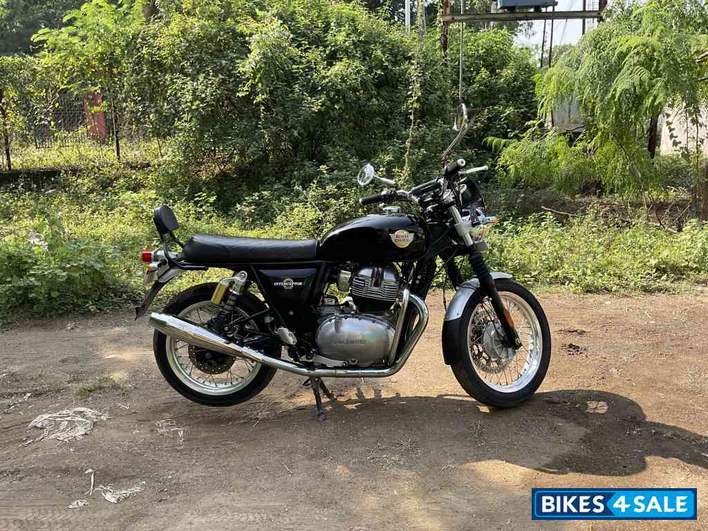 Black Royal Enfield Interceptor 650 Twin