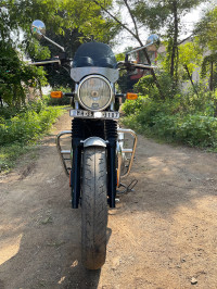 Black Royal Enfield Interceptor 650 Twin
