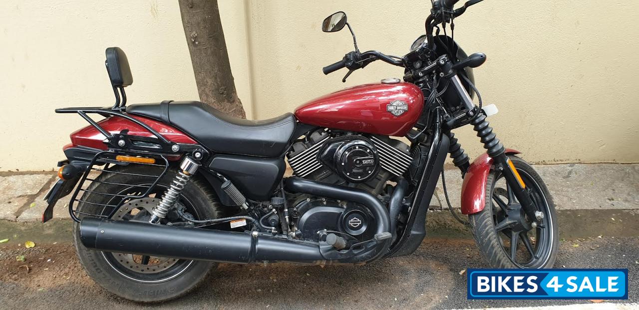 Red Harley Davidson Street 750