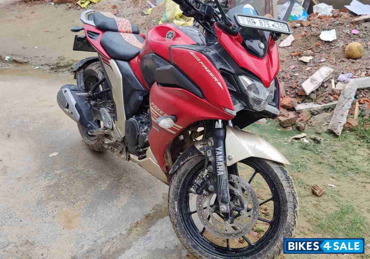 Matte Red Yamaha Fazer 25