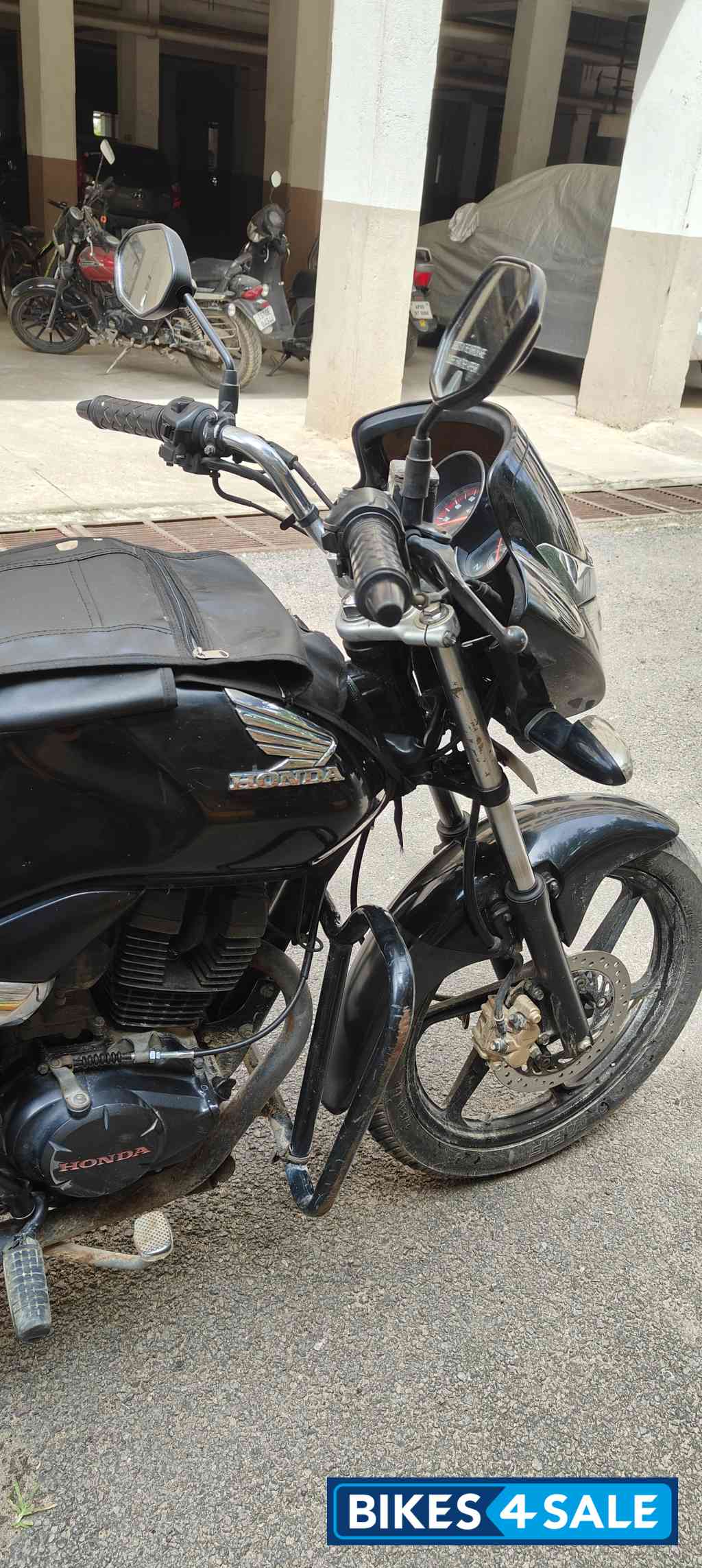 Black Honda CB Unicorn