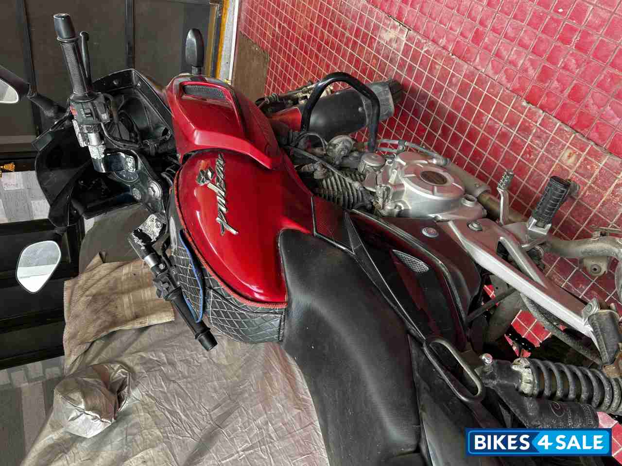 Bajaj Pulsar 220 DTSi