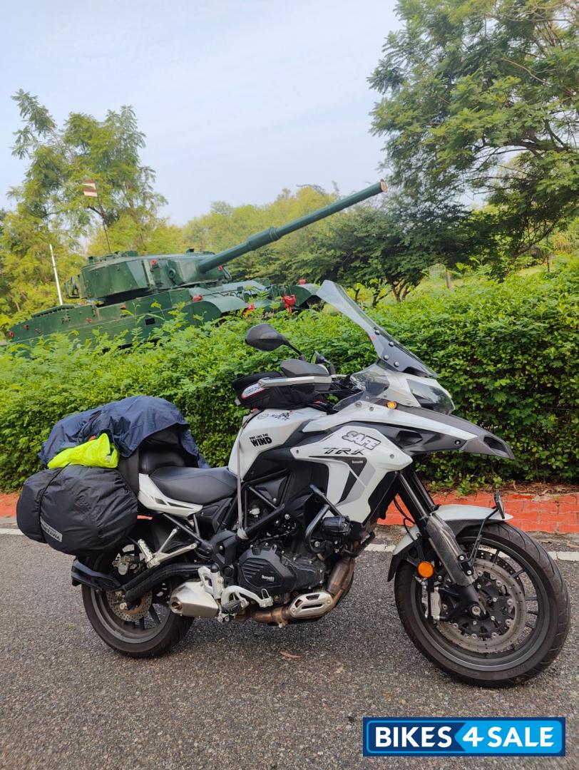 White Benelli TRK 502