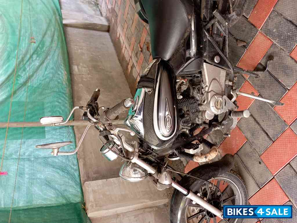 Bajaj Avenger 220 DTS-i