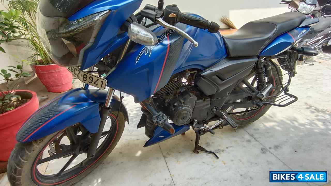 Blue TVS Apache RTR 160