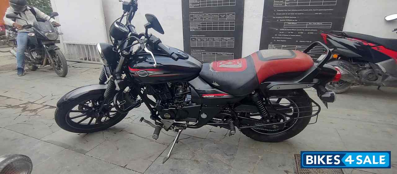 Bajaj Avenger Street 220
