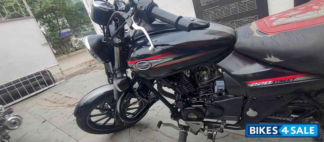 Bajaj Avenger Street 220