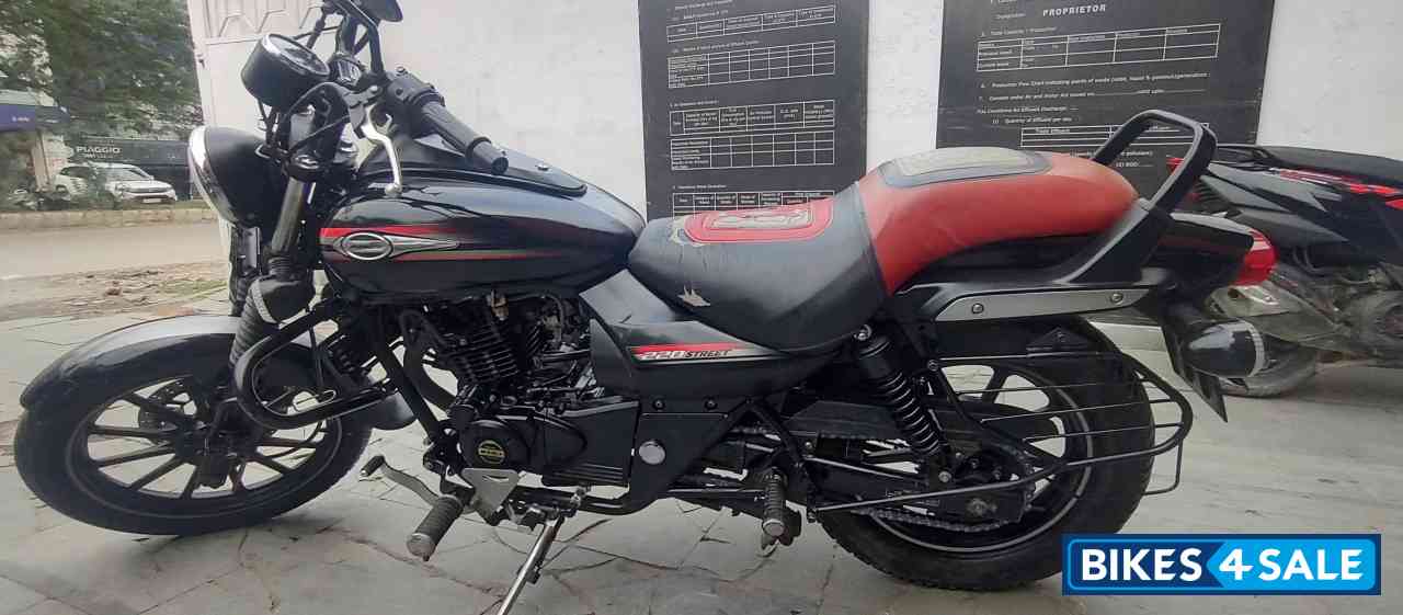 Bajaj Avenger Street 220