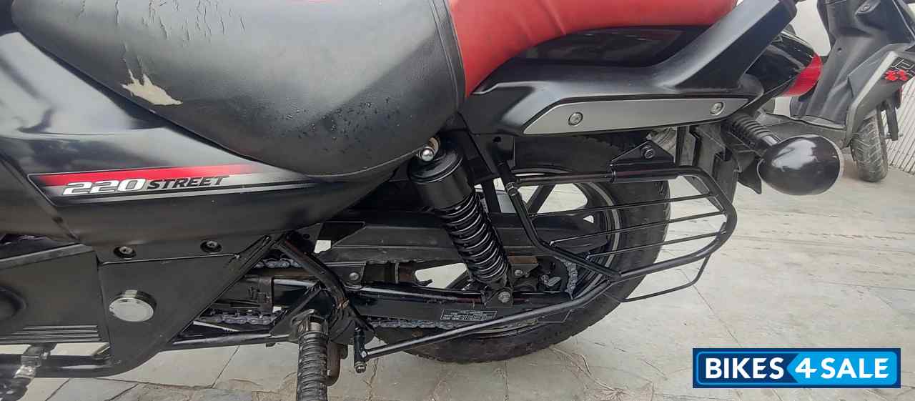 Bajaj Avenger Street 220