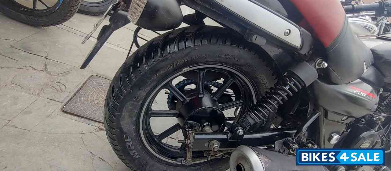 Bajaj Avenger Street 220