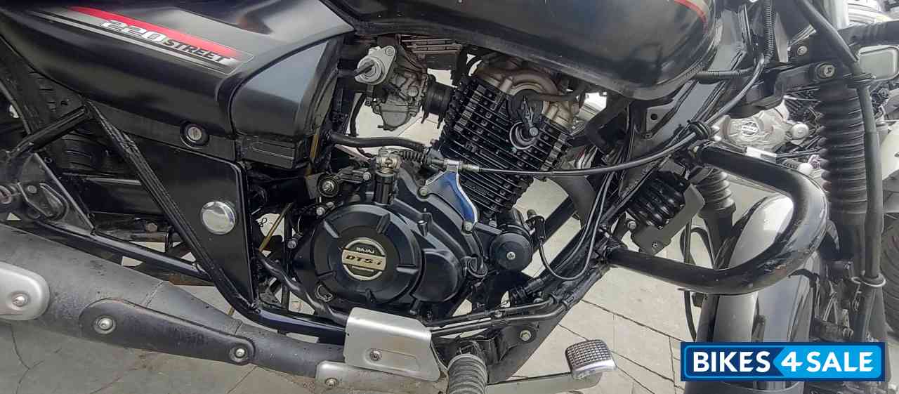 Bajaj Avenger Street 220