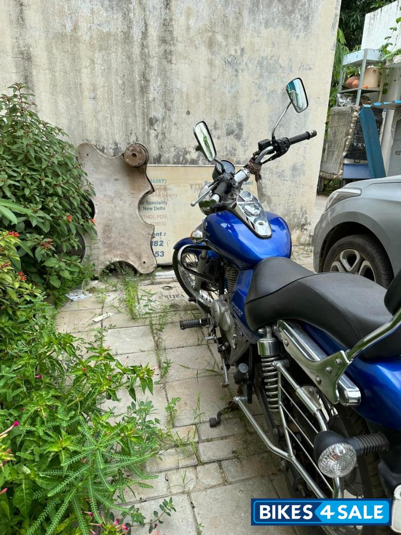 Plasma Blue Bajaj Avenger 220 DTS-i Plasma Blue Bajaj Avenger 220 DTS-i