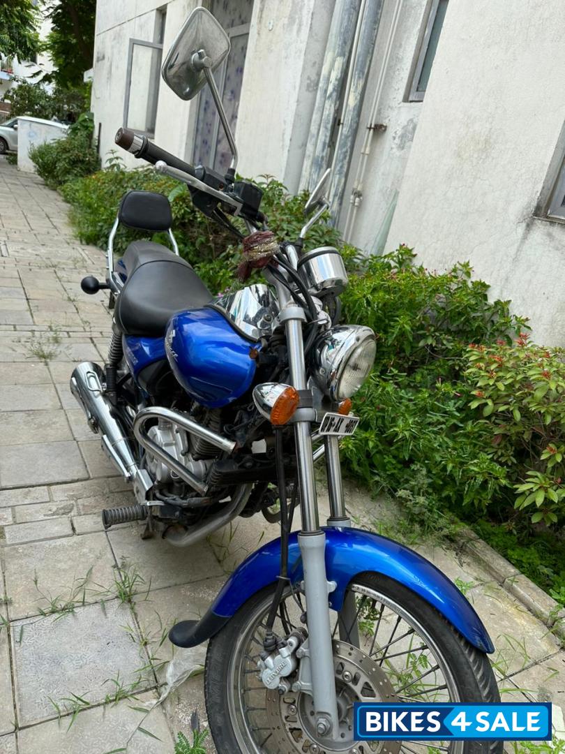 Plasma Blue Bajaj Avenger 220 DTS-i Plasma Blue Bajaj Avenger 220 DTS-i