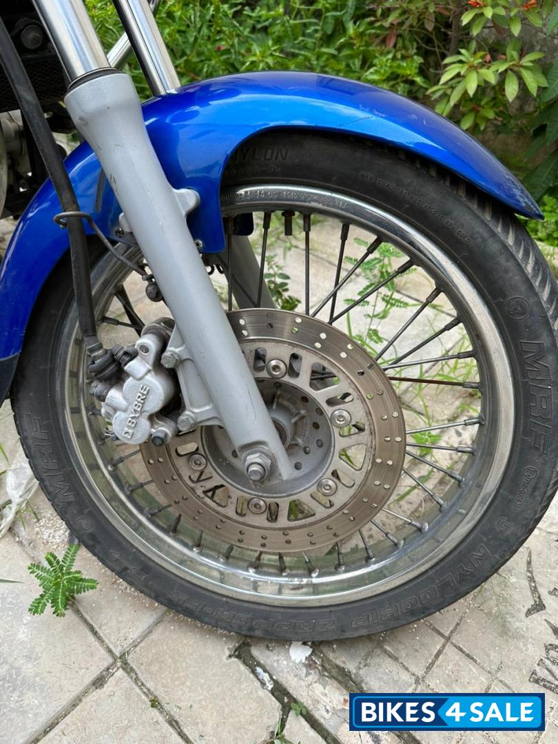 Plasma Blue Bajaj Avenger 220 DTS-i Plasma Blue Bajaj Avenger 220 DTS-i