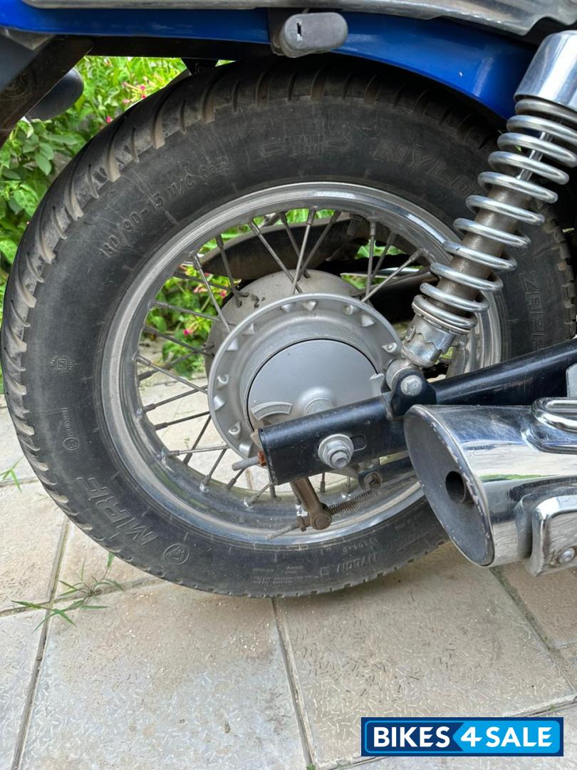 Plasma Blue Bajaj Avenger 220 DTS-i Plasma Blue Bajaj Avenger 220 DTS-i