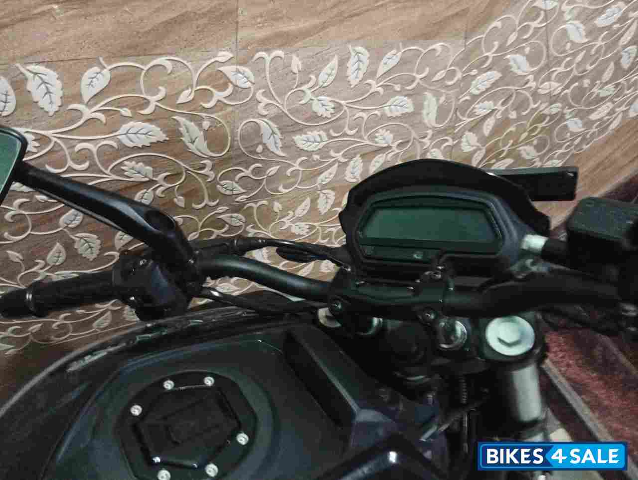 Black Bajaj Dominar 250 2022