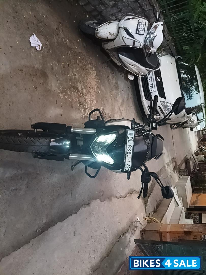 Black Bajaj Dominar 250 2022