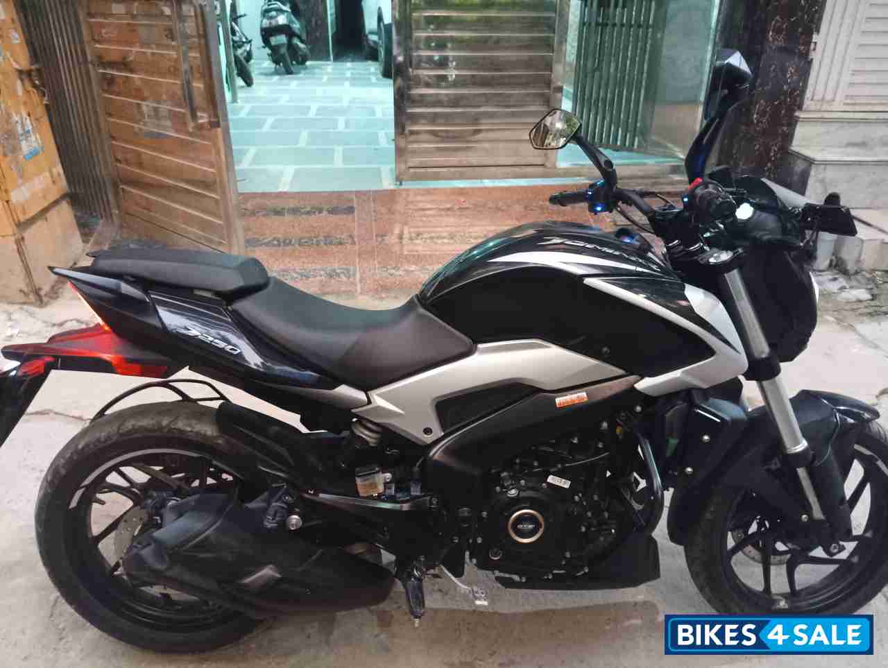 Black Bajaj Dominar 250 2022