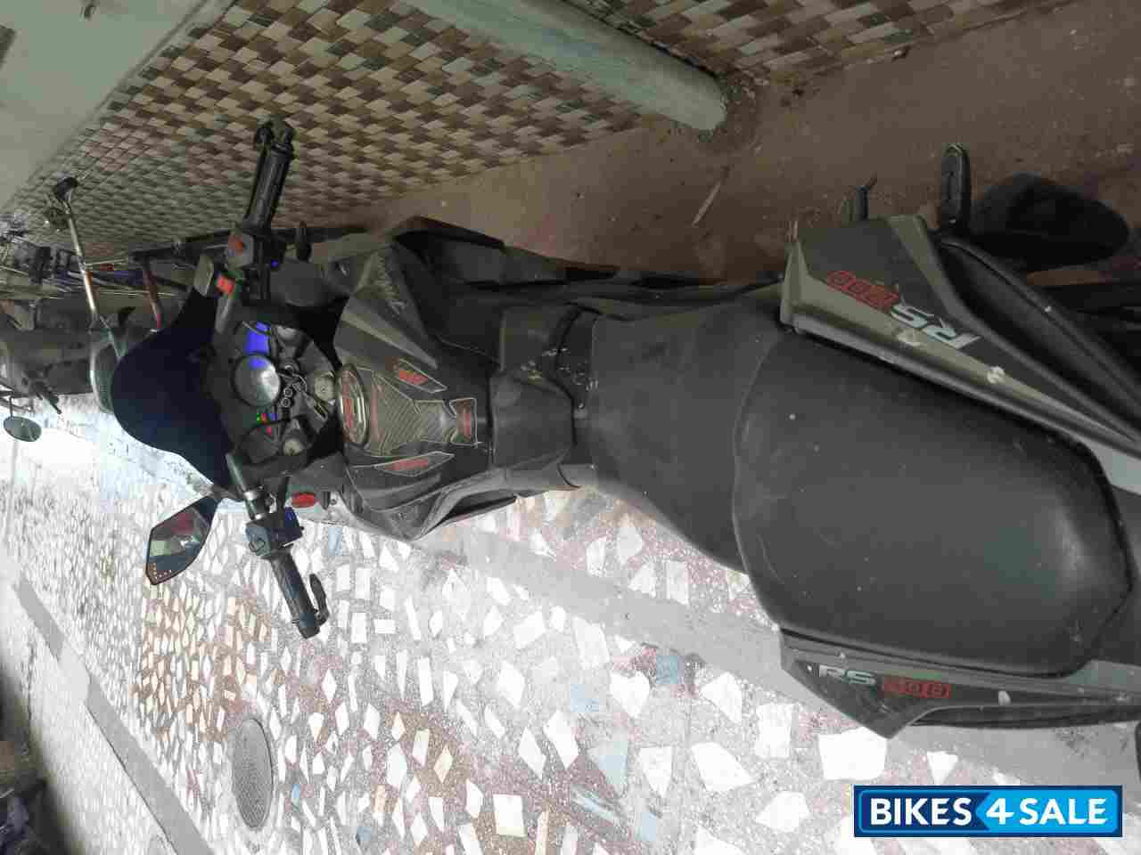 Bajaj Pulsar RS 200 ABS