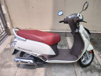 White Suzuki Access 125 CBS